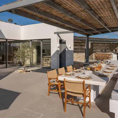 Villa Avera - Brand New With Private Pools And Outdoor Cinema Parikia (Paros)
