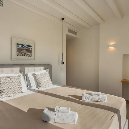 Villa Avera - Brand New With Private Pools And Outdoor Cinema *